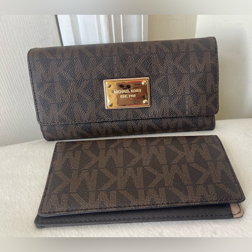 Michael Kors Dark Brown Signature Wallet set - Picture 10 of 10